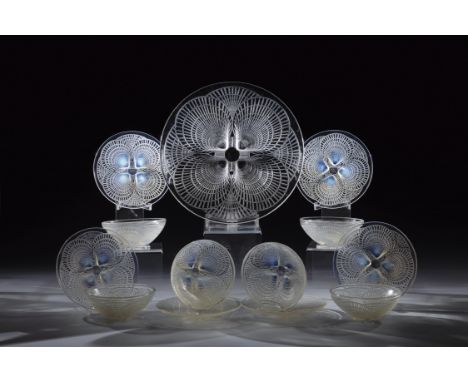 13-teiliges Konvolut ''Coquilles'' René Lalique, Wingen-sur-Moder, 1924-28 Farbloses, teils opalisierendes Glas, in die Form 