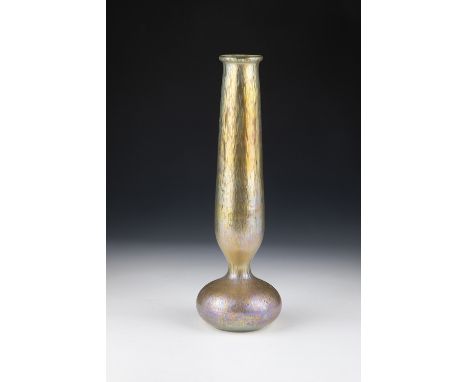 Vase ''candia Papillon'' Loetz Wwe., Klostermühle, um 1900 Farbloses Glas mit flächiger Kröseleinschmelzung in Silbergelb. Ma
