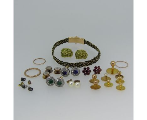 Three 18ct yellow gold Studs, 2.2g, together with a 15ct gold stud, 4g, a quantity of 9ct gold studs etc., 2.6g, a set of thr