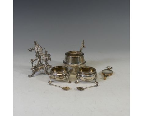 An Edwardian silver Inkwell, by James Deakin & Sons, hallmarked Sheffield 1906, weighted base and with clear liner, 7cm base 