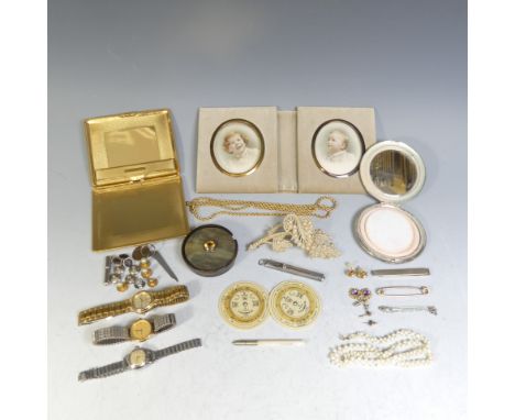 A quantity of Costume Jewellery, including an early 20thC seed pearl hair ornament, a damaged Scottish citrine mounted horn c