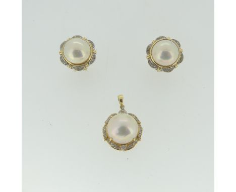 A Mabé Pearl Pendant, mounted in a diamond set surround of 18ct gold, 19mm wide, 5.6g, together with a pair of similar earrin