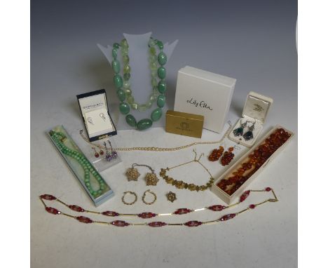 A quantity of Jewellery and Costume Jewellery, including jade and other green stone necklaces, a coral necklace, a paste set 