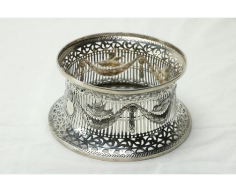 An Irish pierced silver Dish Ring, Dublin 1918, decorated with different birds above leaf swags, 8" (20cms) 346 grams. (1) 