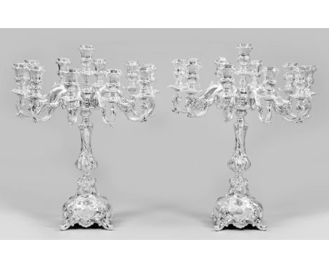 Paar monumentale und prachtvolle Girandolen im Barockstil Sterlingsilber, beschwert. 11-flg.; Über vier ausgestellten Voluten