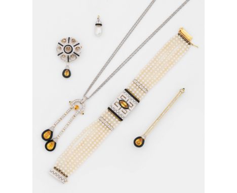 Elegantes Saphir-Diamant-Parure Nadel, Armband, Lavallière, Perlanhänger und Brosche. Gelb- und Weißgold, gest. 585 und 750. 
