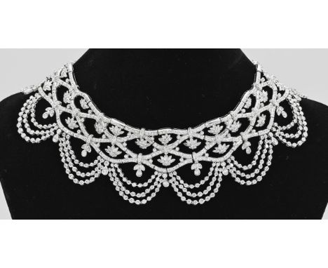 Prachtvolles Diamant-Collier "à la Reine" Weißgold, gest. 750. Ausgefasst mit 1872 Diamanten im Brillant-, Navette- und Pende
