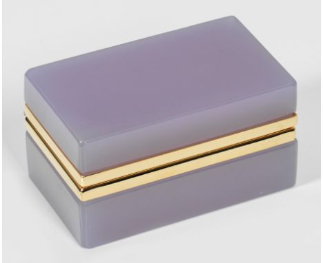 Art Déco-Dose Quaderform. Geschliffenes und poliertes, seladongrünes bzw. rosafarben oder violettes, opaleszentes Alexandrit-