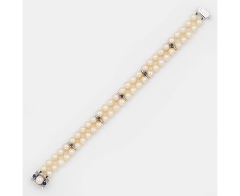 Klassisches Perl-Armband mit Saphiren Weißgold, gest. 585. 2-reihiges Armband besetzt mit cremefarbenen Zuchtperlen von ca. 5