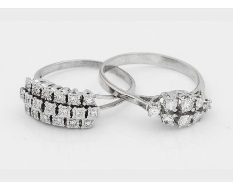 Zwei klassische Brillantringe Weißgold, gest. 585. Schauseitig besetzt mit Brillanten sowie 8/8 Diamanten von zus. ca. 0,80 c