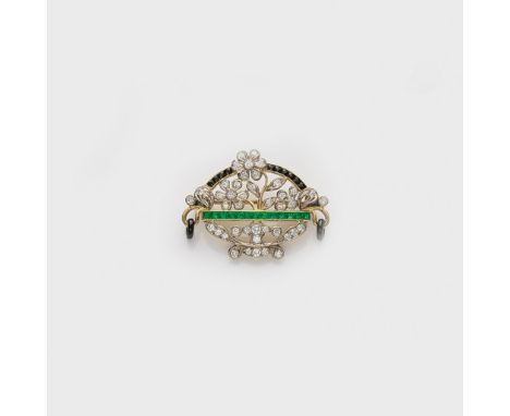 Florale Smaragd-Diamantbrosche Gelbgold, 750. In Blütenkorbform in Ajour gearbeitet, besetzt mit Onyx und Diamanten von zus. 