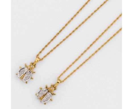 Zwei Ketten mit Marienkäfer-Anhängern Gelbgold, gest. 585. Anhänger in Form vom Marienkäfern besetzt mit Diamanten von zus. c
