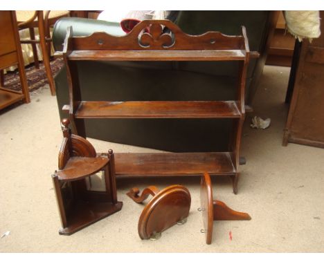 Hanging shelves, two mahogany brackets and a mirror backed small corner shelf. 