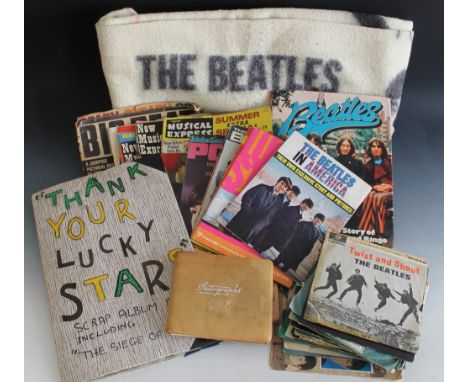 'THE BEATLES' MEMORABILIA INCLUDING AUTOGRAPHS, 7 INCH VINYL, BOOKS AND MAGAZINES, together with a 1960s Beatles Whitney blan