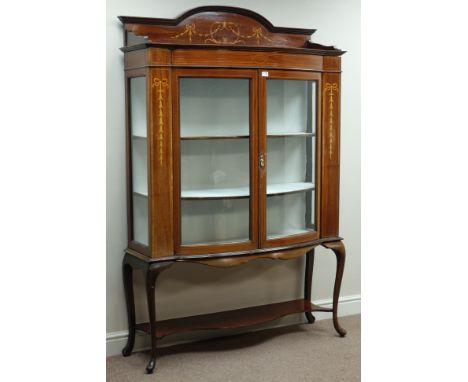 Edwardian inlaid mahogany bow front display cabinet, enclosed by two curved glazed doors, cabriole legs joined by shaped unde