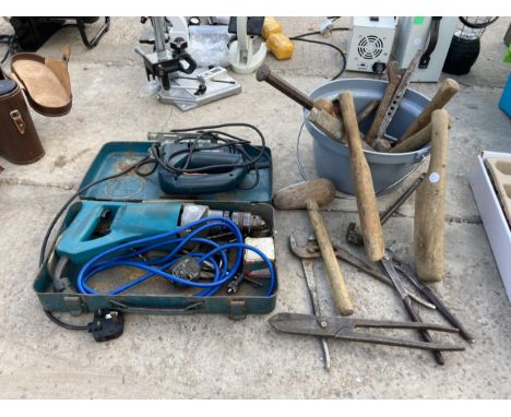 AN ASSORTMENT OF TOOLS TO INCLUDE A BLACK AND DECKER JIGSAW, HAMMERS AND PLIERS ETC