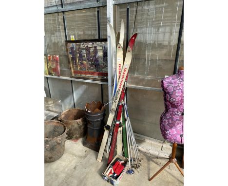 AN ASSORTMENT OF VARIOUS VINTAGE SKIS AND SKI POLES PLUS A PAIR OF SKI BOOTS