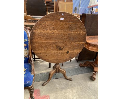 AN OAK GEORGE III TRIPOD TABLE, 31.5" DIAMETER