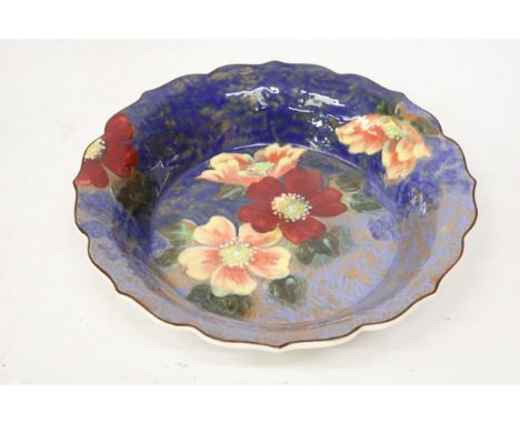 A VINTAGE ROYAL DOULTON WILD ROSE BOWL CIRCA 1940 WITH SERPENTINE RIM