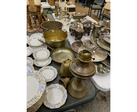 A QUANTITY OF BRASSWARE TO INCLUDE TWO LARGE JAM PANS, A FRYING PAN, OIL LAMP AND BELLS