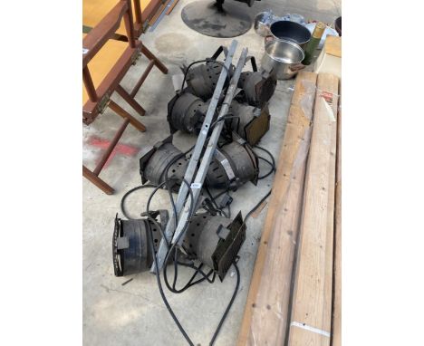 TYWO COLOURED THEATRE LIGHT RIGS