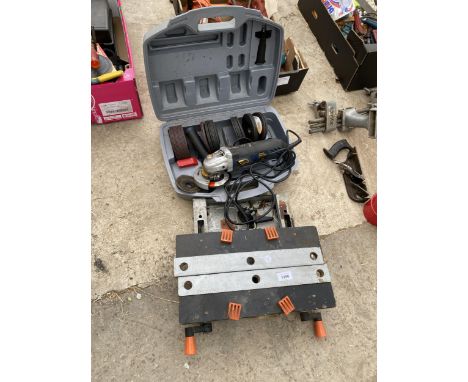 AN ASSORTMENT OF TOOLS TO INCLUDE A SMALL WORK MATE AND AN ELECTRIC GRINDER WITH CARRY CASE AND DISCS ETC