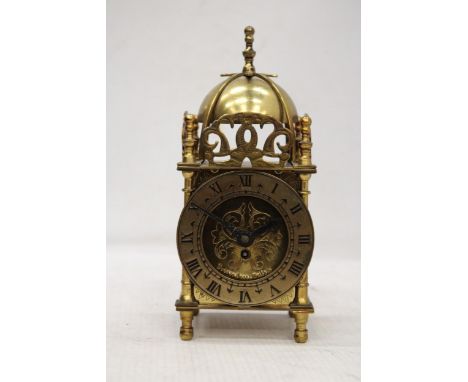 A VINTAGE BRASS EIGHT DAY LANTERN CLOCK, HEIGHT 18CM