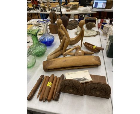 VARIOUS WOODEN ITEMS TO INCLUDE INTRICATELY CARVED BOOKENDS, A WOODEN DRUM, ABORIGINAL CLAPSTICKS, FIGURES (A/F) ETC.