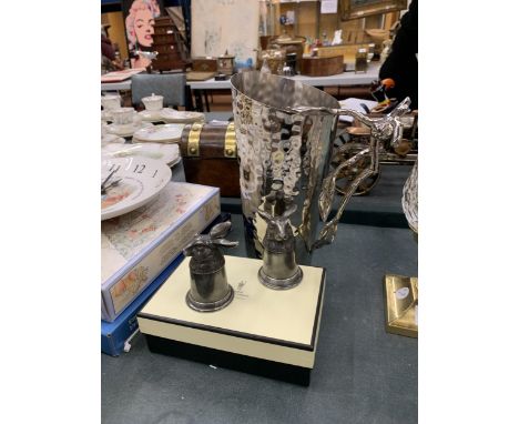 A BOXED ENGLISH PEWTER COMPANY CRUET SET IN THE FORM OF HARES TOGETHER WITH A HAMMERED OLIVE WATER PITCHER/JUG HEIGHT 26CM