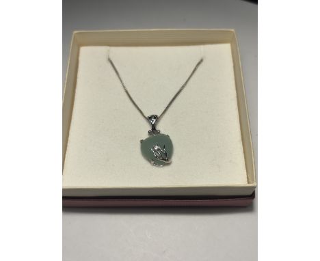 A SILVER NECKALCE WITH A JADE HEART SHAPED PENDANT IN A PRESENTATION BOX