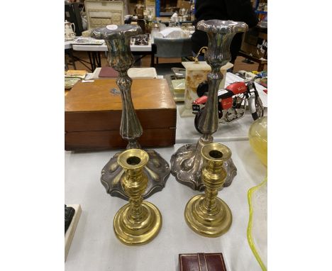 A LARGE PAIR OF VINTAGE SILVER PLATED CANDLESTICKS HEIGHT 33CM PLUS A PAIR OF BRASS CANDLESTICKS, HEIGHT 17CM