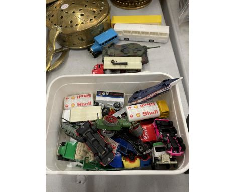 A COLLECTION OF VINTAGE DIE-CAST VEHICLES TO INCLUDE  CORGI, MATCHBOX, ETC