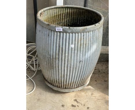 A VINTAGE GALVANISED DOLLY TUB