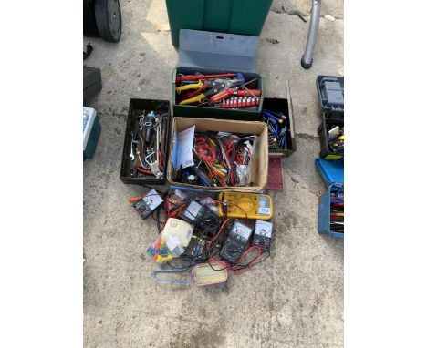 AN ASSORTMENT OF ELECTRICIANS TOOLS TO INCLUDE SCREW DRIVERS AND VOLT TESTERS ETC