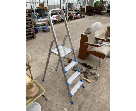 A THREE RUNG ALUMINIUM STEP LADDER