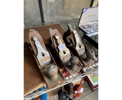 THREE VINTAGE WOOD PLANES TO INCLUDE TWO STANLEY AND A RECORD