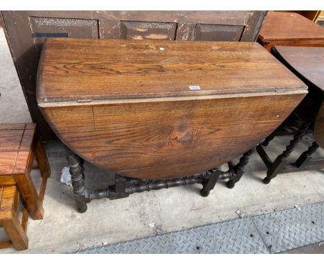 AN OAK OVAL GEORGE III STYLE GATE LEG TABLE ON TURNED LEGS, 52" X 40" OPENED