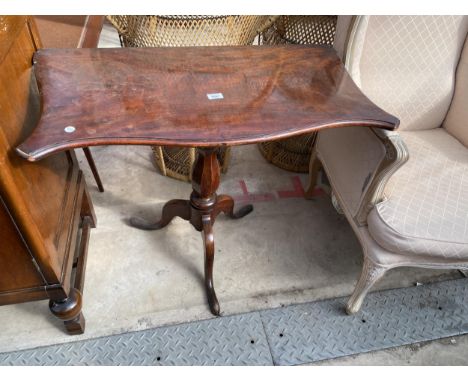 A 19TH CENTURY MAHOGANY TRIPOD TABLE