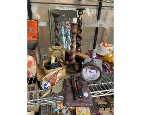 AN ASSORTMENT OF VINTAGE ITEMS TO INCLUDE BARLEY TWIST CANDLE STICKS, A BRASS ASH TRAY AND SCALES ETC