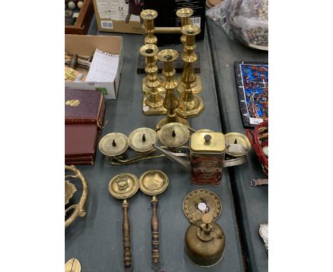 A COLLECTION OF BRASS CANDLESTICKS TO ALSO INCLUDE MINIATURE BED WARMERS, BRASS OIL PUMP, CANDLEHOLDER, ETC.,