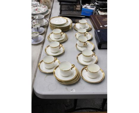 A VINTAGE CAULDRON CHINA GREEK KEY DESIGN TEASET WITH SIDE PLATES