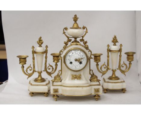 AN ANTIQUE, POSSIBLY FRENCH, MARBLE MANTLE CLOCK WITH ENAMELLED FACE AND ROCOCCO STYLE BRASS DECORATION, HEIGHT 33CM, WIDTH 2