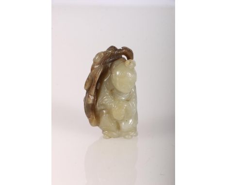Two tone light jade figure of seated lady holding basket, 5cm.Possible small flaw to hair bun.Slightly dirty in recessed area