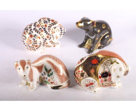 Group of Royal Crown Derby paperweights to include Rocky Mountain Bear gold stopper boxed, Imari pattern bear, Stoat and a Mu