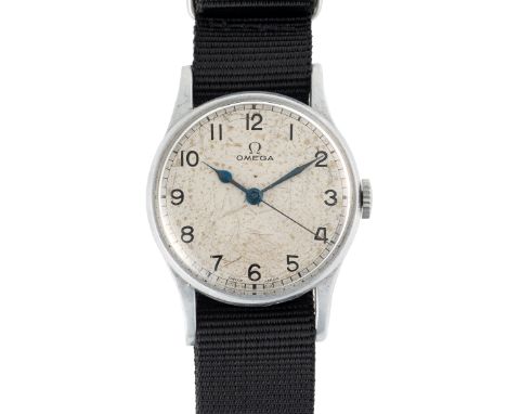 A GENTLEMAN'S BRITISH MILITARY OMEGA RAF PILOTS WRIST WATCH CIRCA 1940s, REF. 2292 WITH NON-LUMINOUS SILVER DIAL & BLUE STEEL