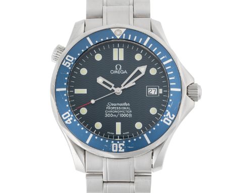 A GENTLEMAN'S LARGE SIZE OMEGA SEAMASTER PROFESSIONAL 300M AUTOMATIC BRACELET WATCH  CIRCA 2000, REF. 25318000 WITH BLUE "WAV