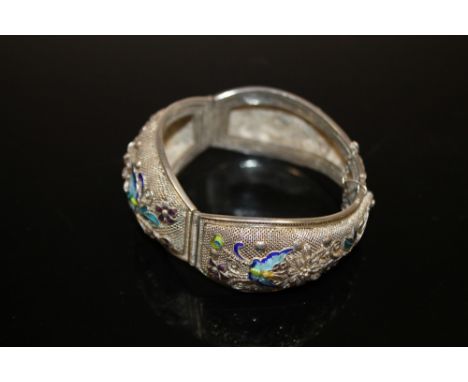 A CHINESE LADIES SILVER AND ENAMEL BANGLE 