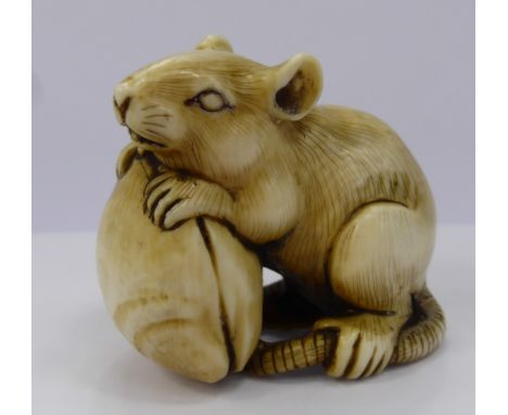 A Meiji Period Japanese Ivory Netsuke, carved as a rat and mussel signature cartouche to the base of the foot, approx 5 x 4 c