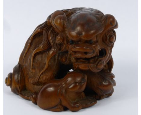 Edo/Meiji Period Japanese Netsuke, intricately carved box wood netsuke depicting a crouching Shi-Shi and cub, Masanao signatu