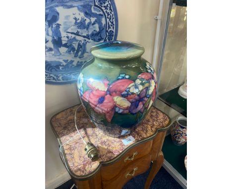 CATALOGUE AMENDMENT: THE FITTING HAS BEEN REMOVED TO TRY TO REWIRE AND IS NOW DETACHED - William Moorcroft frilled and slippe